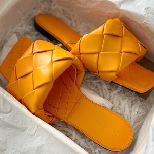 Brand New Bottega Veneta Women's Orange Lido Flat Sandals Shoes Size 39 (USA 9)